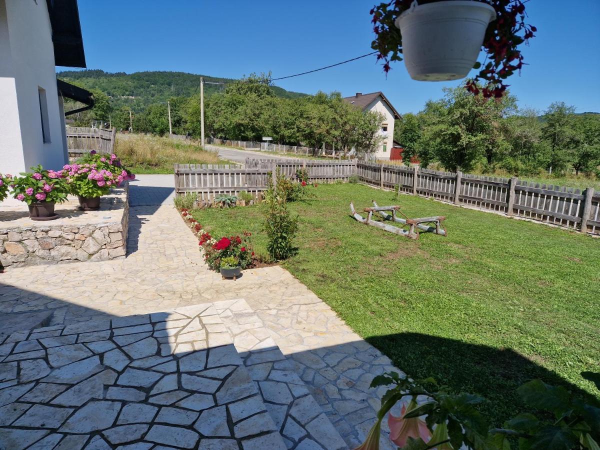 Plitvice Apis Villa Korenica Bagian luar foto
