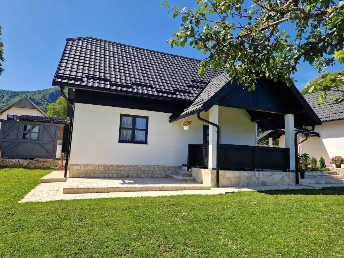 Plitvice Apis Villa Korenica Bagian luar foto