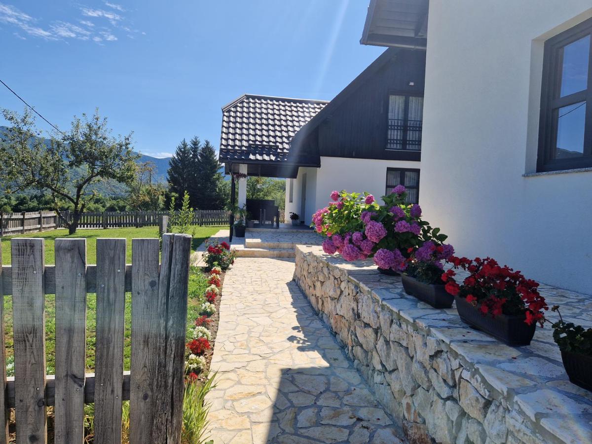 Plitvice Apis Villa Korenica Bagian luar foto